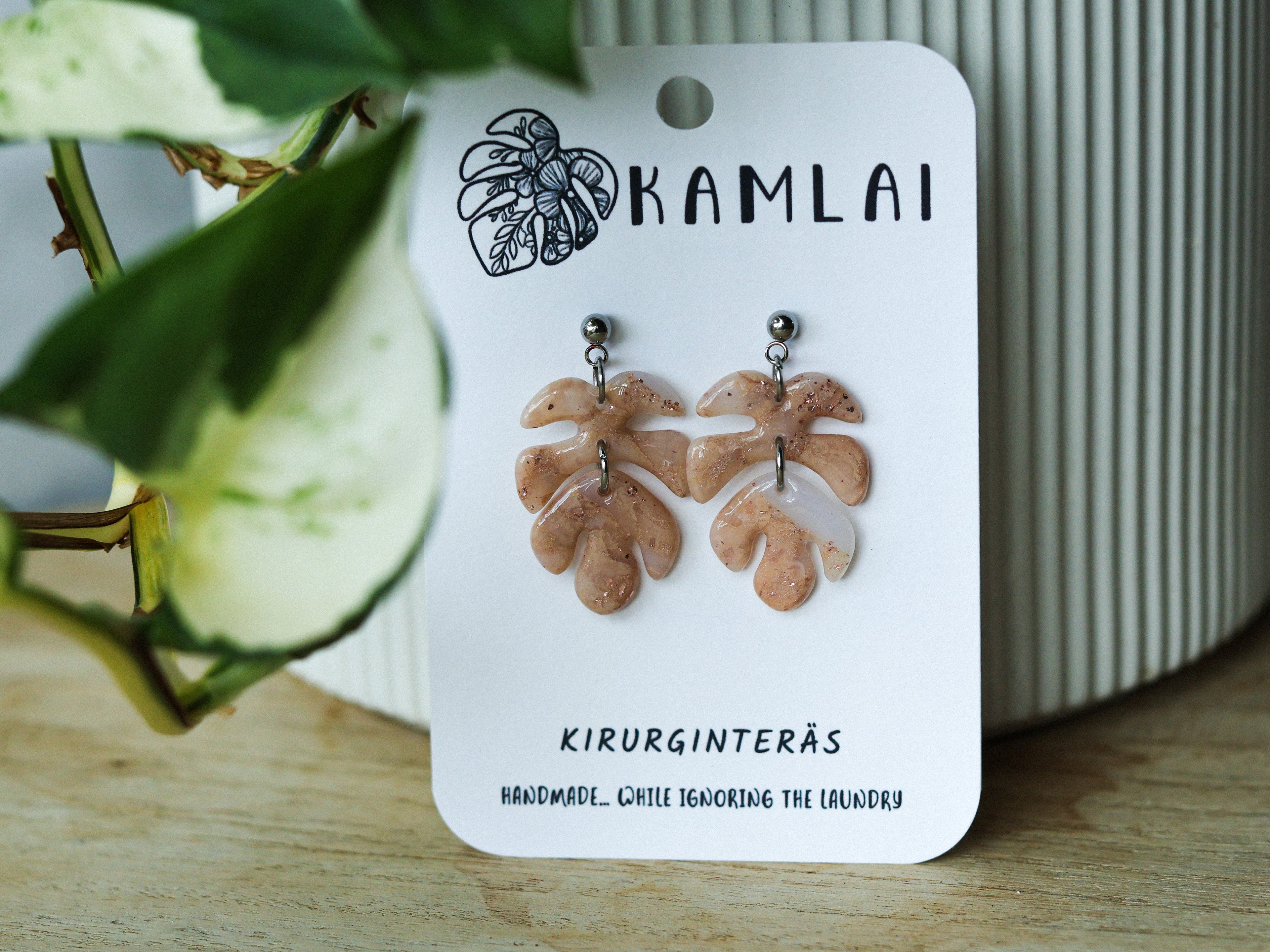 Monstera -korvakorut